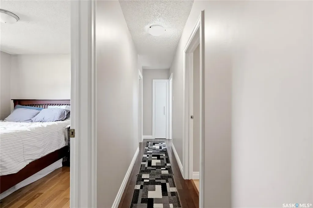 901 R Avenue N Saskatoon SK S7L 2Z4