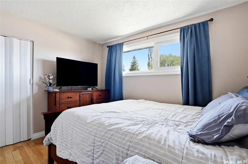 901 R Avenue N Saskatoon SK S7L 2Z4