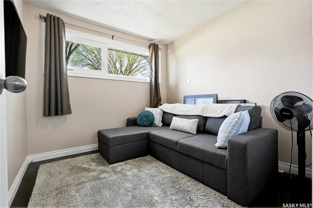 901 R Avenue N Saskatoon SK S7L 2Z4