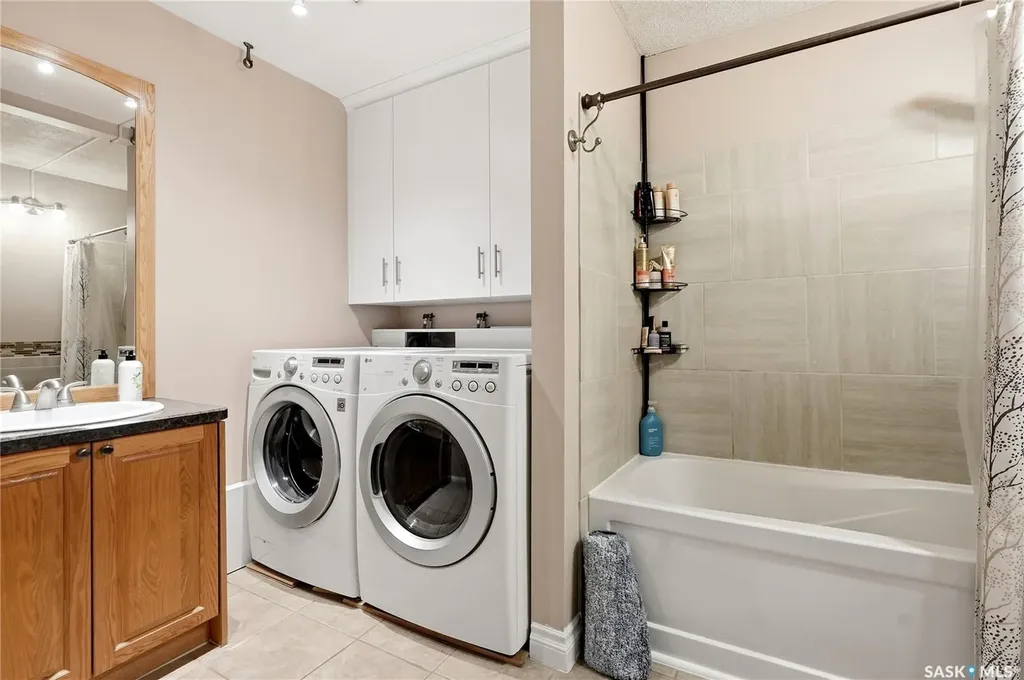 901 R Avenue N Saskatoon SK S7L 2Z4