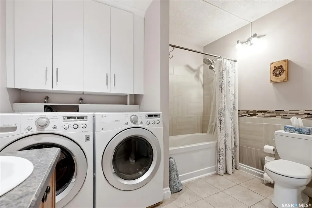 901 R Avenue N Saskatoon SK S7L 2Z4