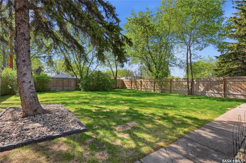 901 R Avenue N Saskatoon SK S7L 2Z4