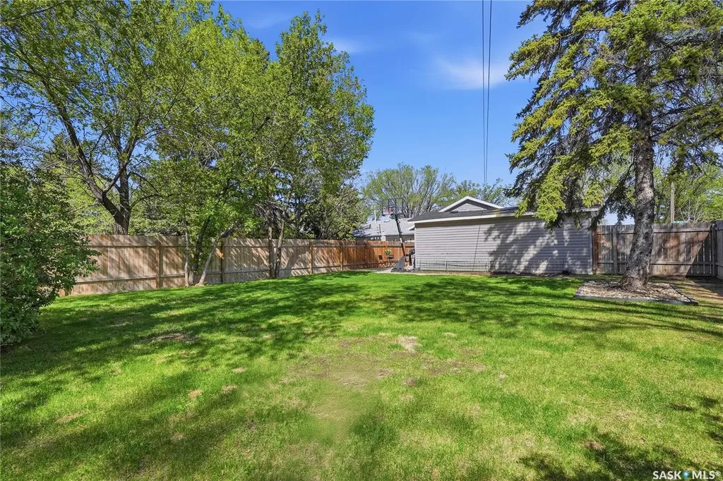 901 R Avenue N Saskatoon SK S7L 2Z4