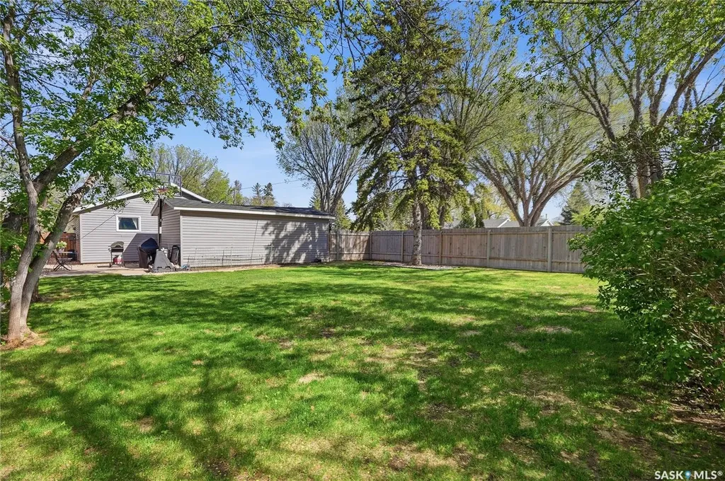 901 R Avenue N Saskatoon SK S7L 2Z4