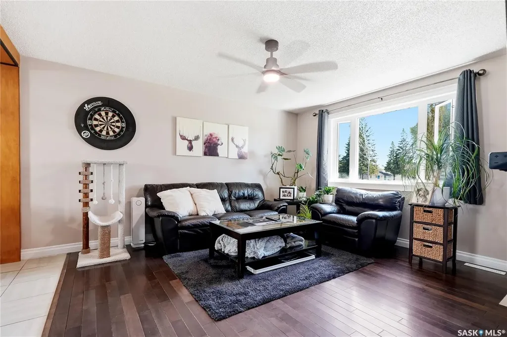 901 R Avenue N Saskatoon SK S7L 2Z4