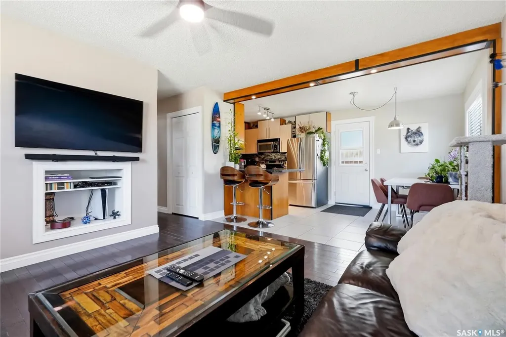 901 R Avenue N Saskatoon SK S7L 2Z4
