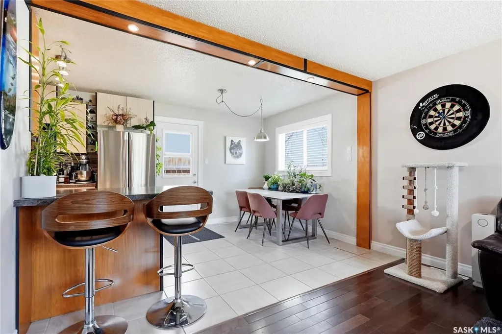 901 R Avenue N Saskatoon SK S7L 2Z4