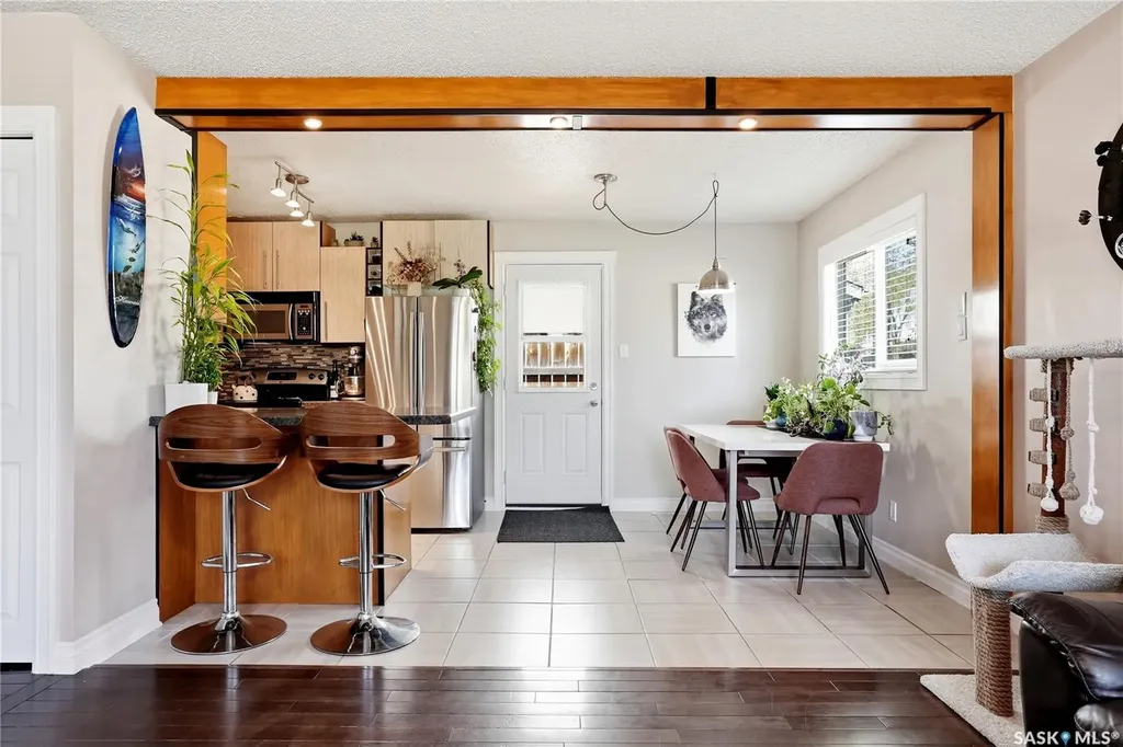 901 R Avenue N Saskatoon SK S7L 2Z4