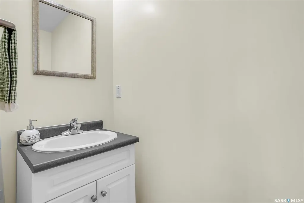 1122 12th Street E Saskatoon SK S7H 0E2
