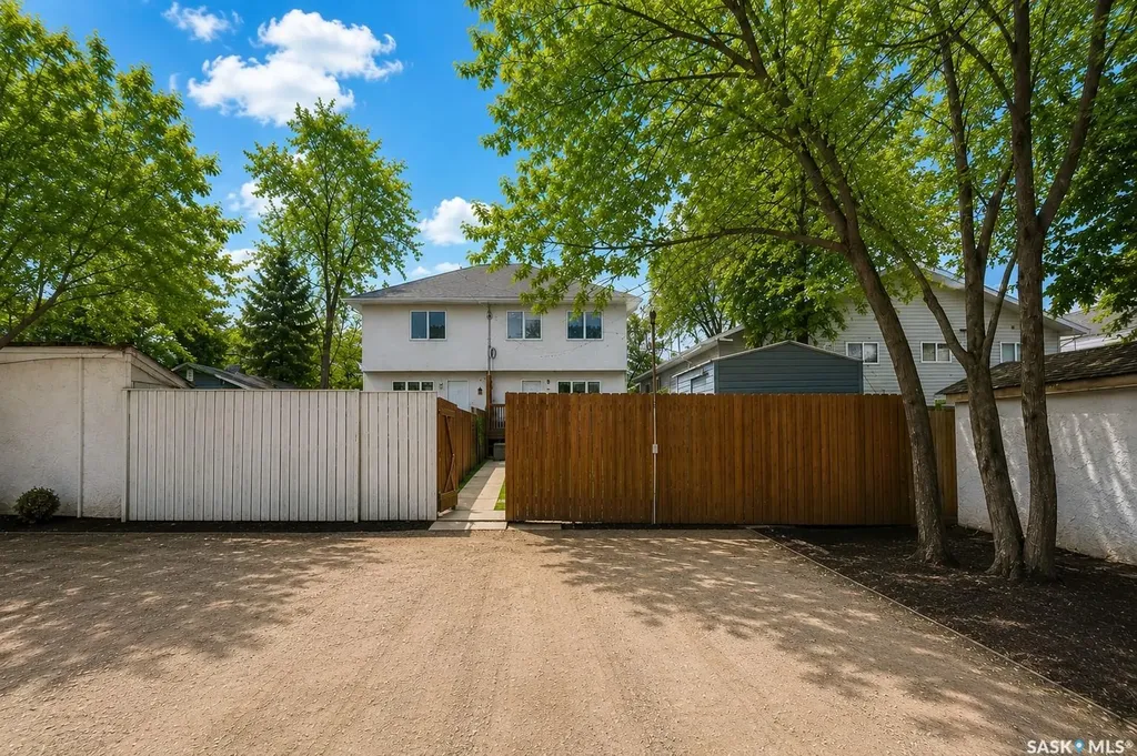 1122 12th Street E Saskatoon SK S7H 0E2