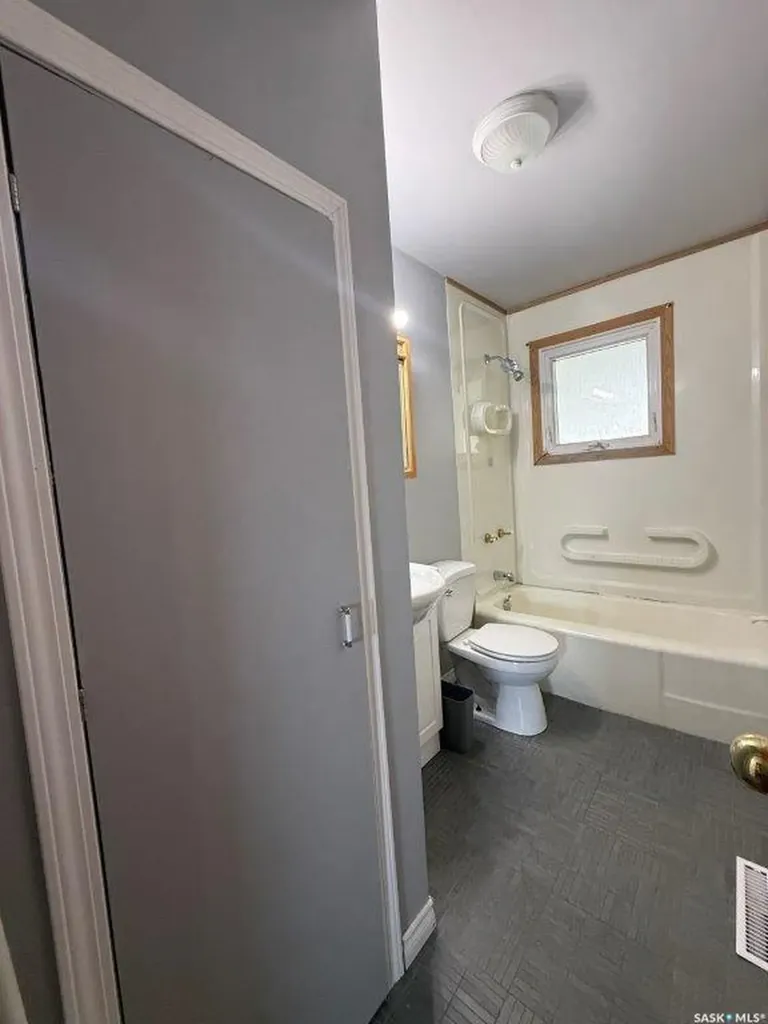 312 7th Avenue W Kindersley SK S0L 1S0
