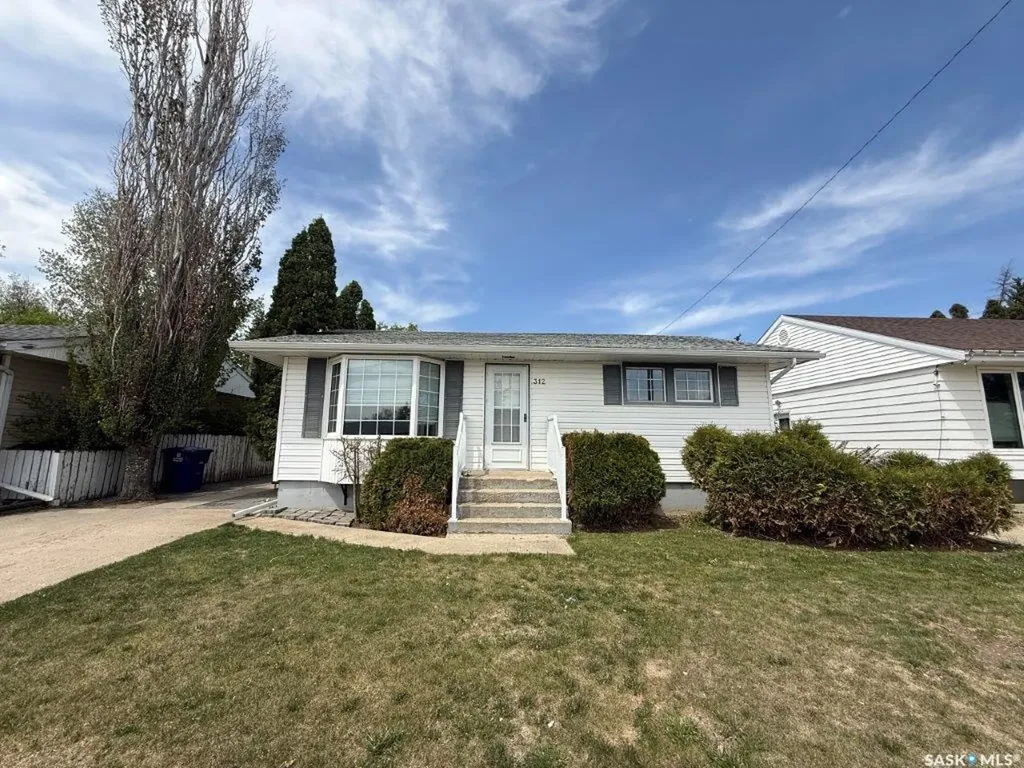 312 7th Avenue W Kindersley SK S0L 1S0