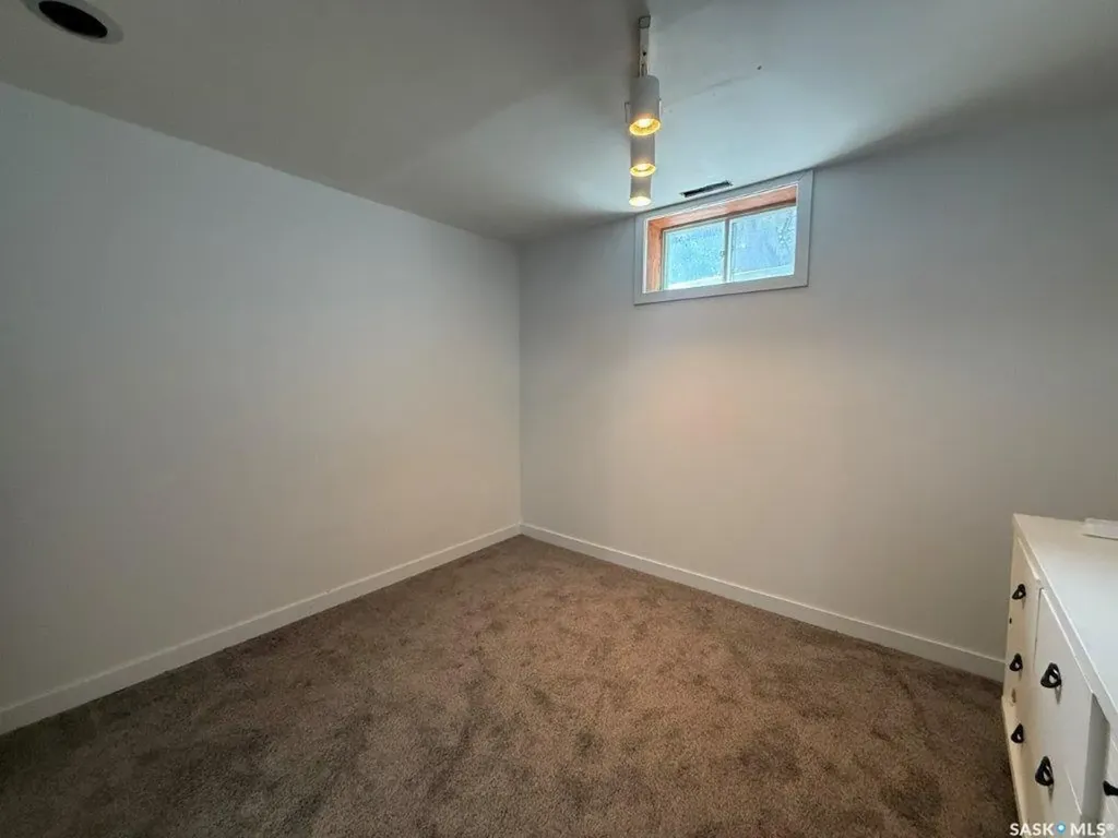 312 7th Avenue W Kindersley SK S0L 1S0