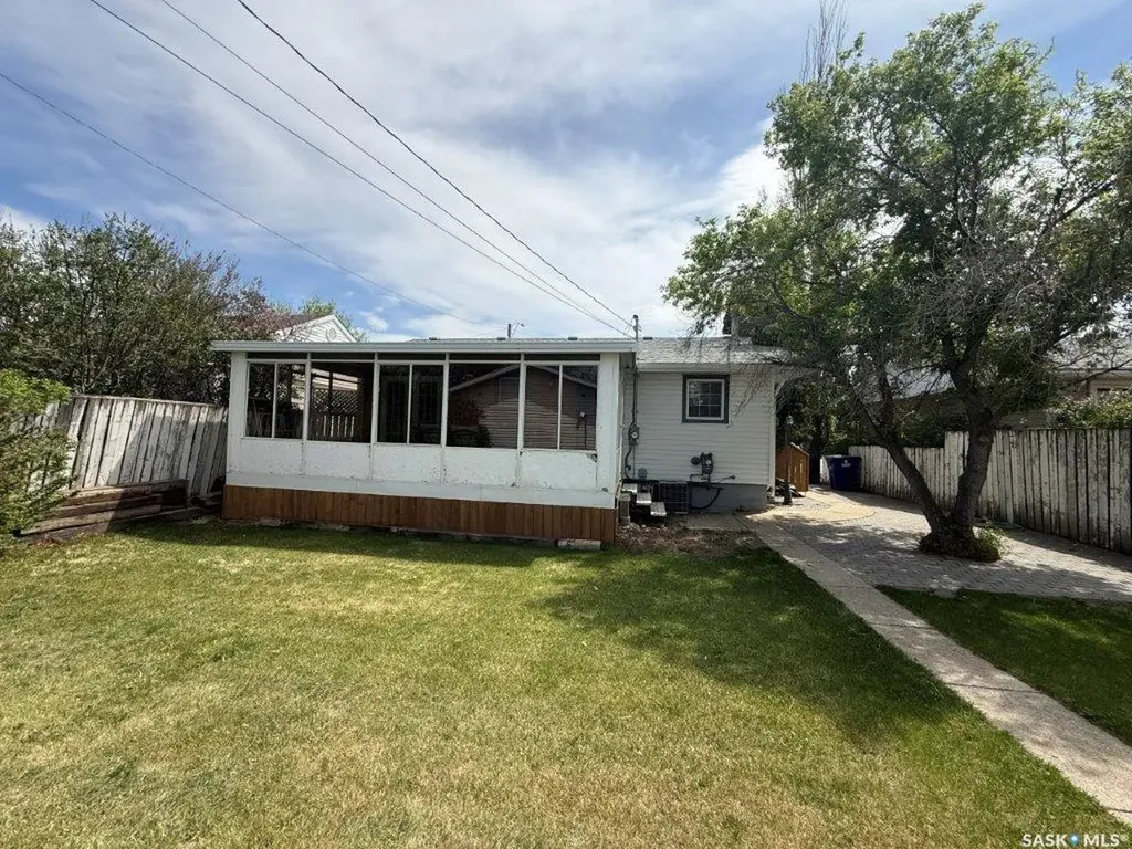 312 7th Avenue W Kindersley SK S0L 1S0