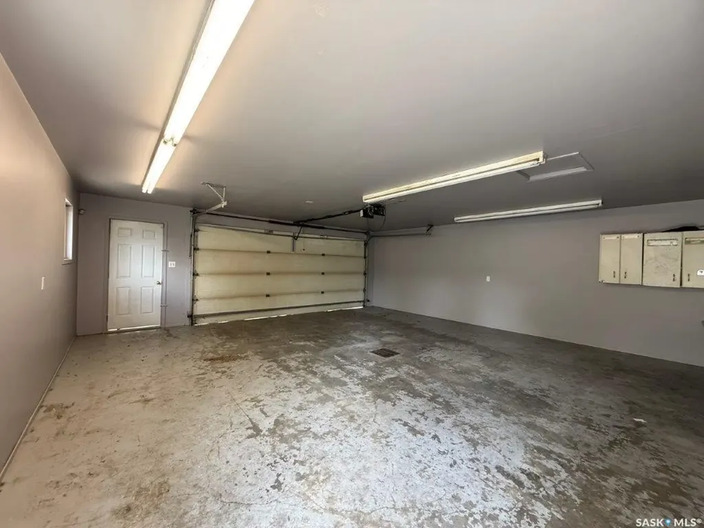 312 7th Avenue W Kindersley SK S0L 1S0