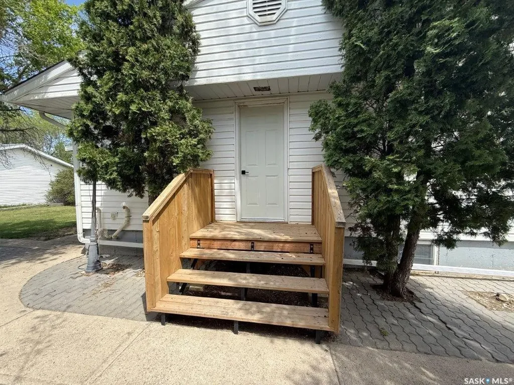 312 7th Avenue W Kindersley SK S0L 1S0