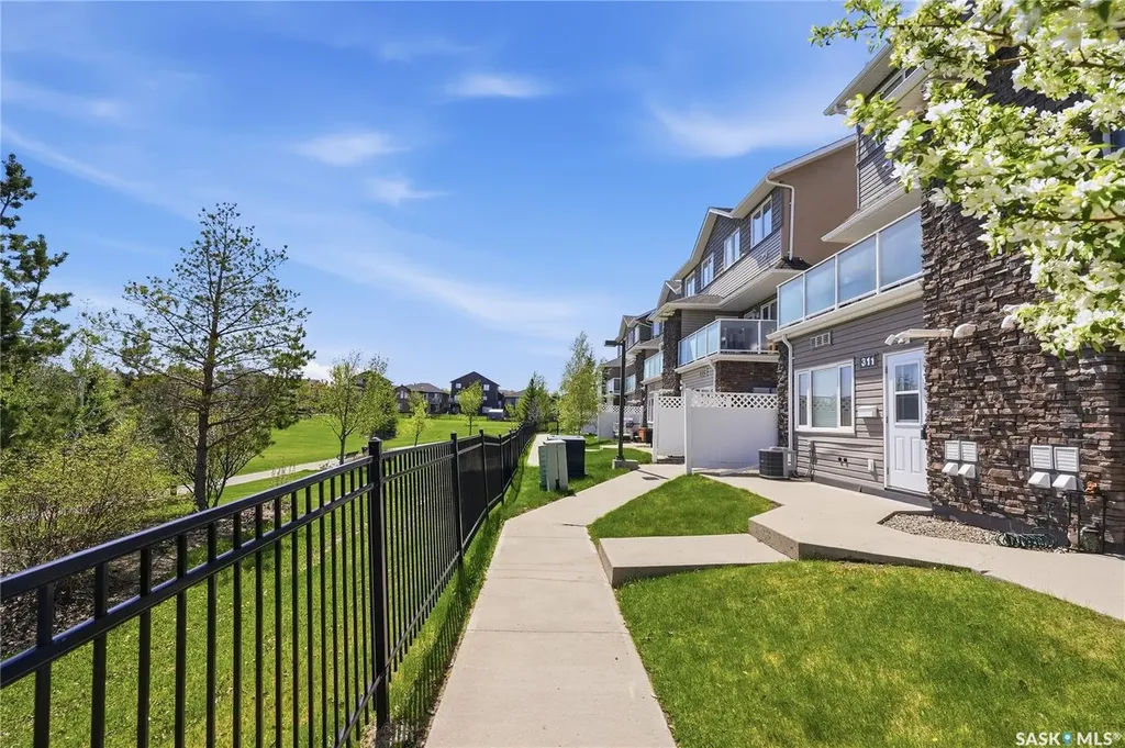 1022 Hampton Circle Saskatoon SK S7R 0K4