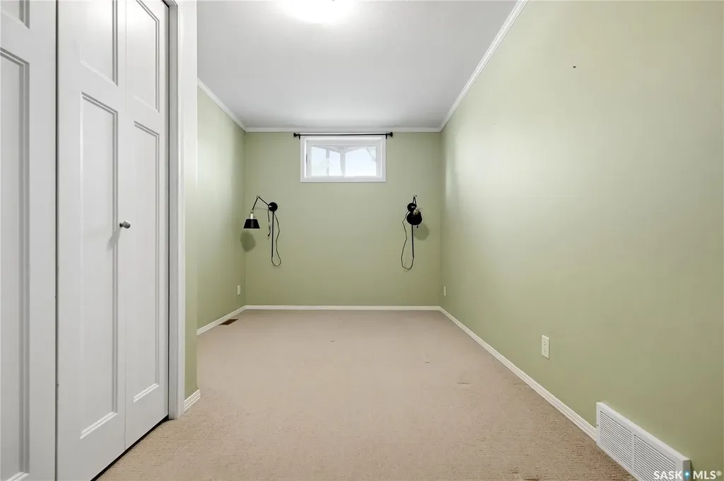 1022 Hampton Circle Saskatoon SK S7R 0K4