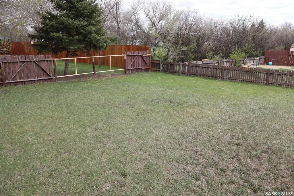 225 Westview Drive N Coronach SK S0H 0Z0