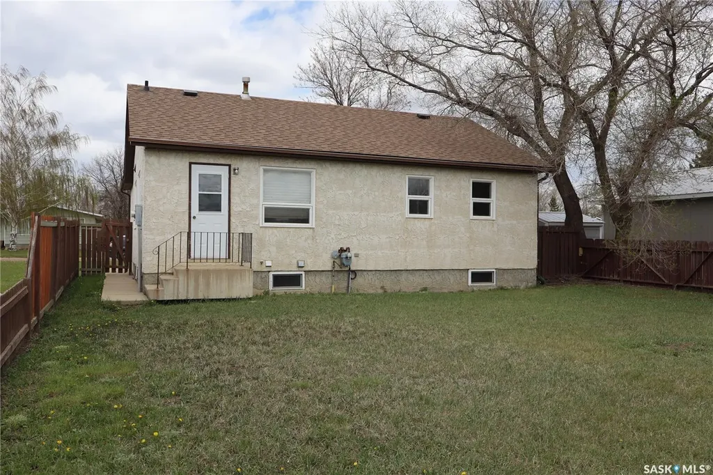 225 Westview Drive N Coronach SK S0H 0Z0