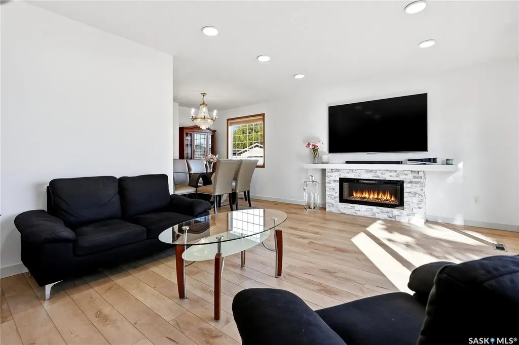 28 Malta Crescent Saskatoon SK S7L 3W1