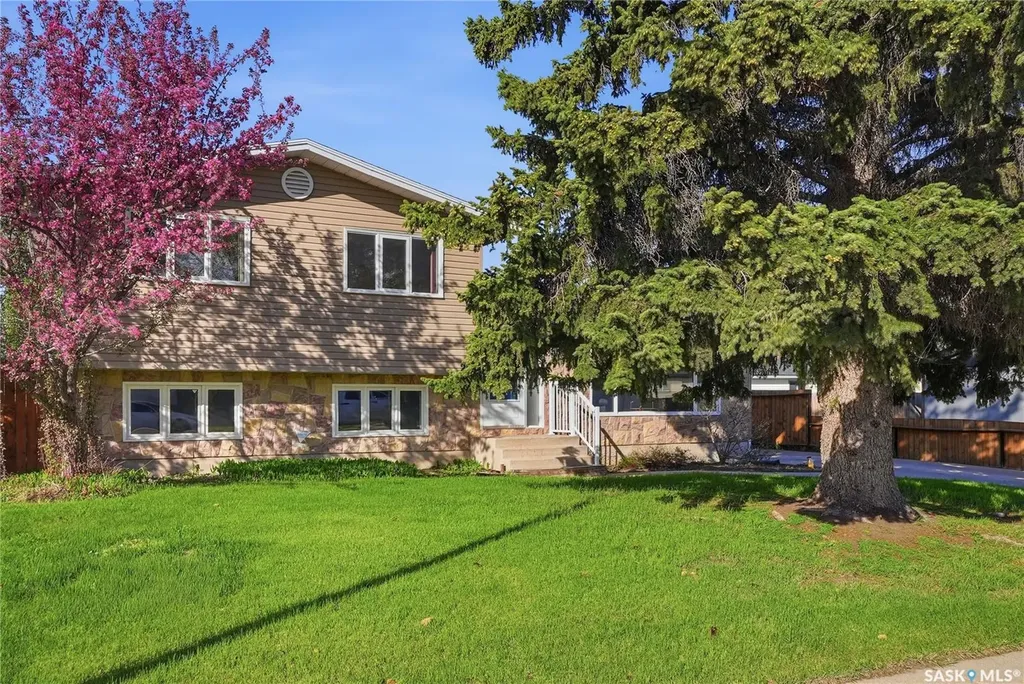 28 Malta Crescent Saskatoon SK S7L 3W1