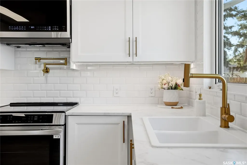 28 Malta Crescent Saskatoon SK S7L 3W1
