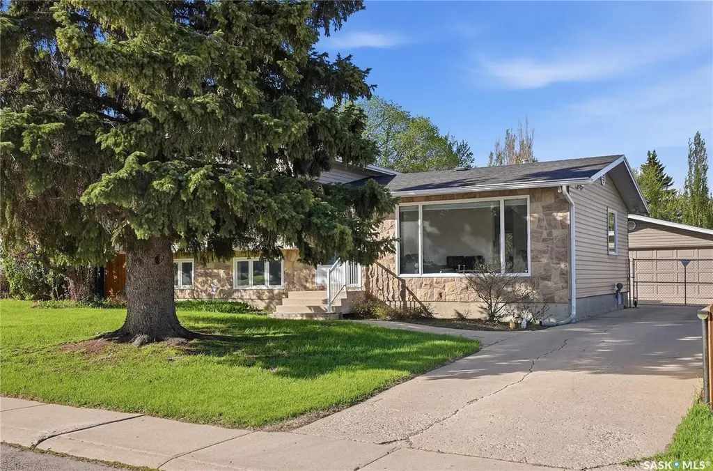 28 Malta Crescent Saskatoon SK S7L 3W1