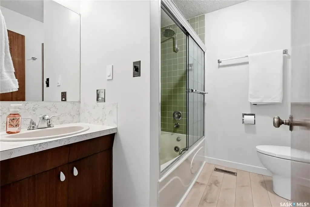 28 Malta Crescent Saskatoon SK S7L 3W1