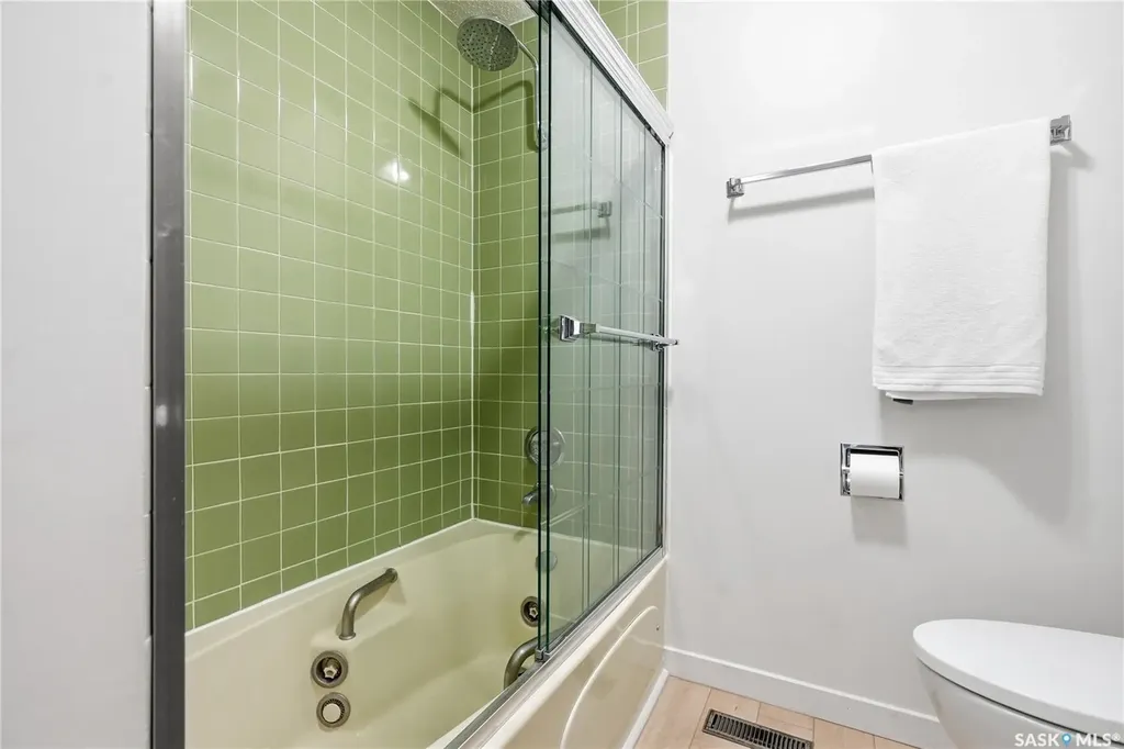 28 Malta Crescent Saskatoon SK S7L 3W1