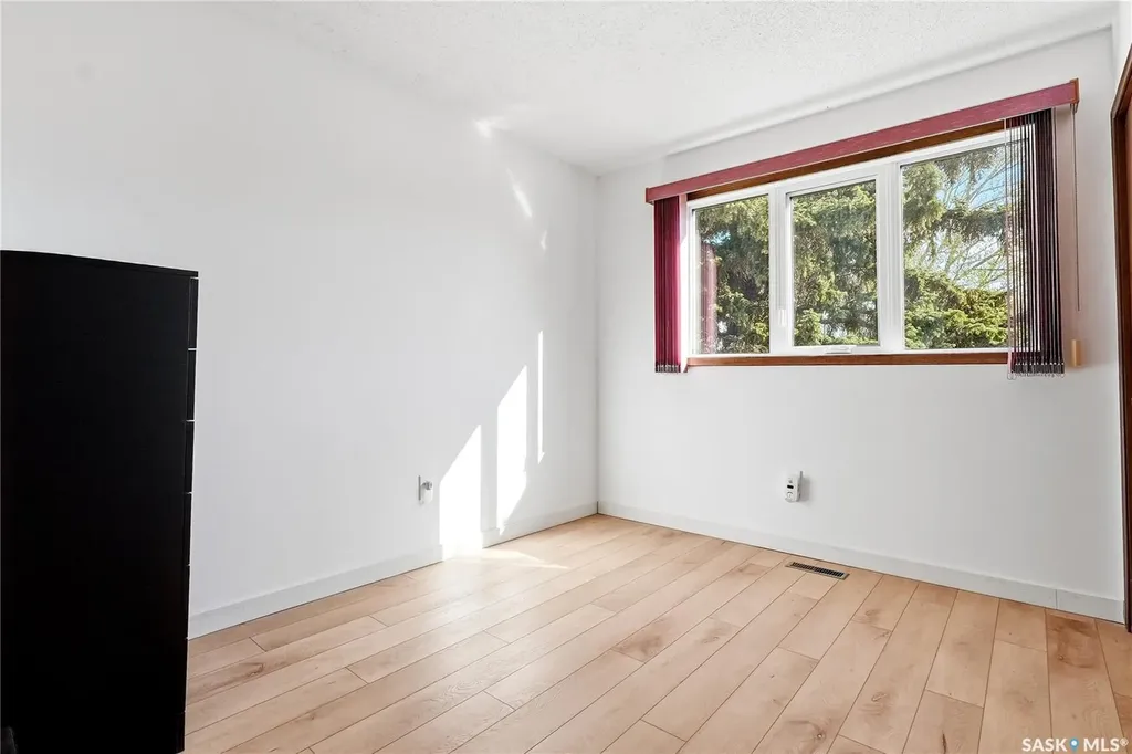 28 Malta Crescent Saskatoon SK S7L 3W1