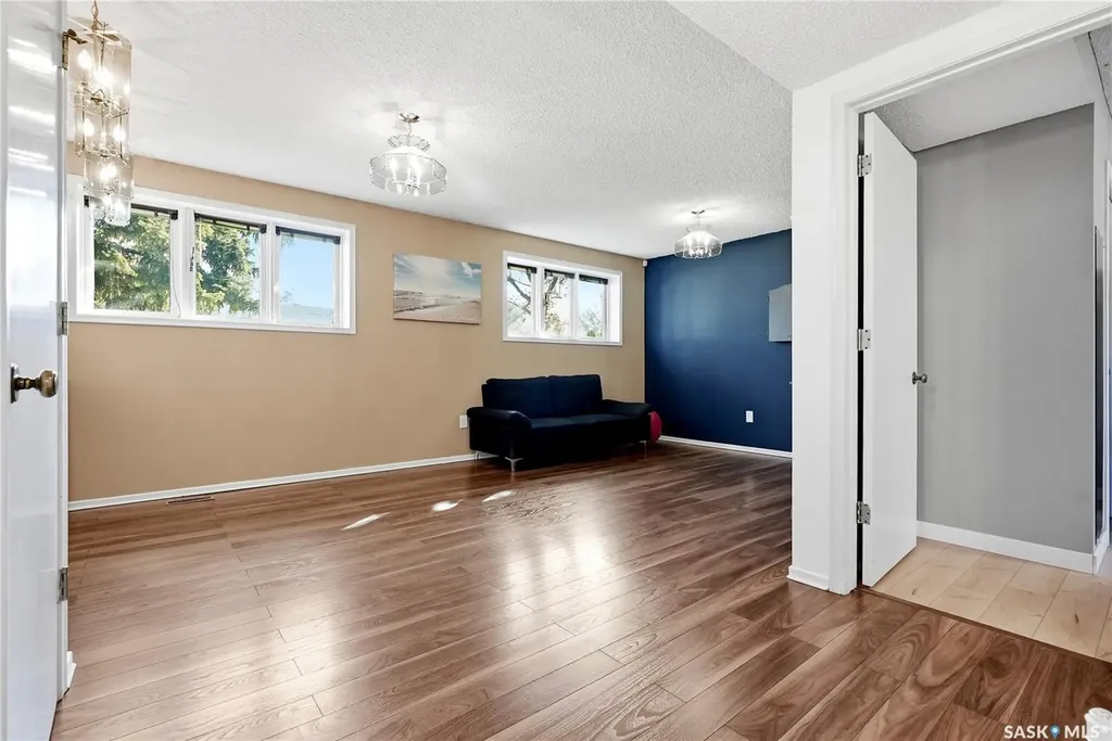 28 Malta Crescent Saskatoon SK S7L 3W1