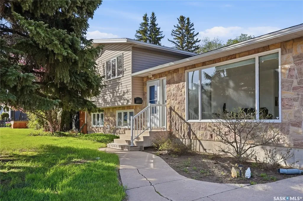 28 Malta Crescent Saskatoon SK S7L 3W1