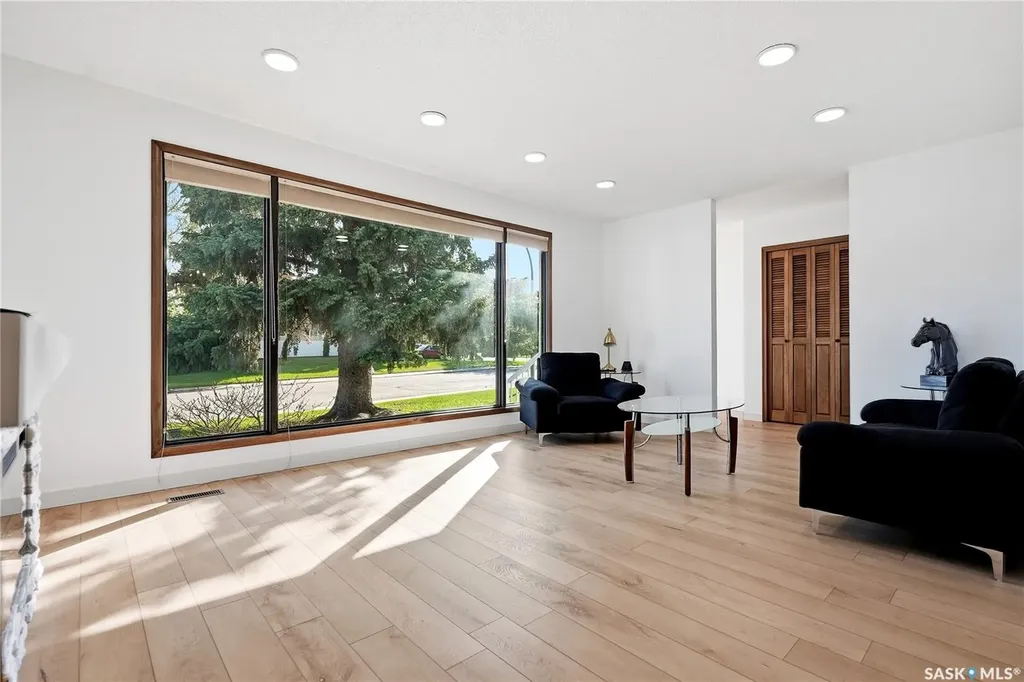28 Malta Crescent Saskatoon SK S7L 3W1