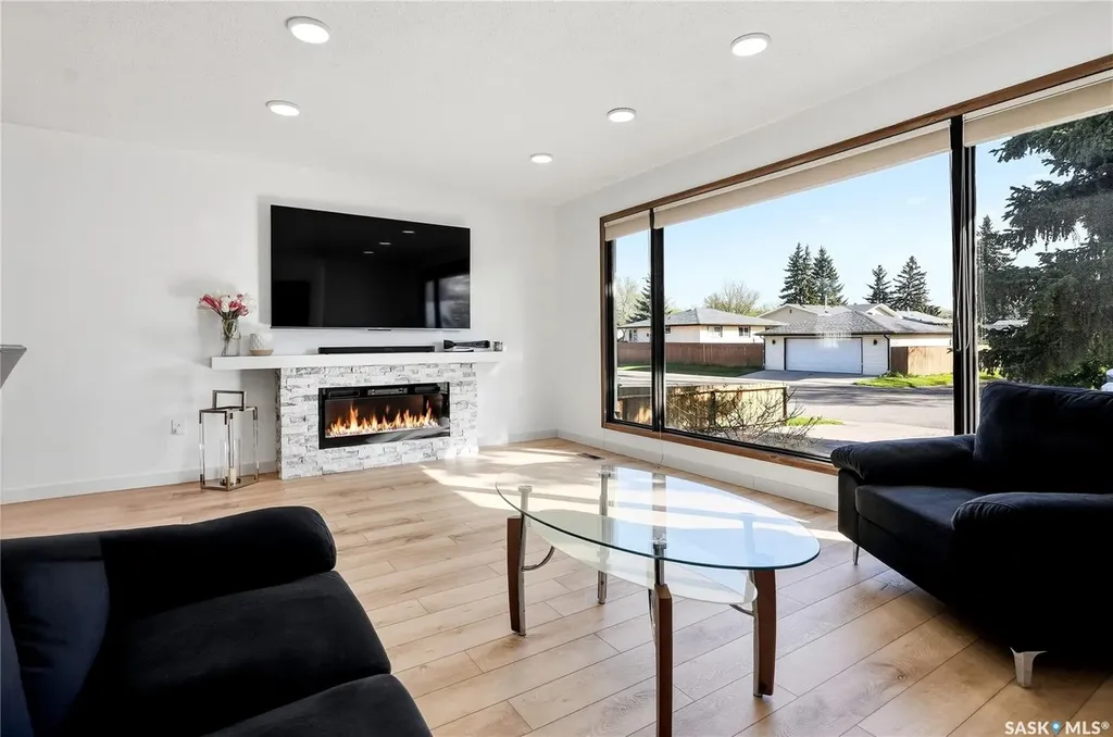 28 Malta Crescent Saskatoon SK S7L 3W1