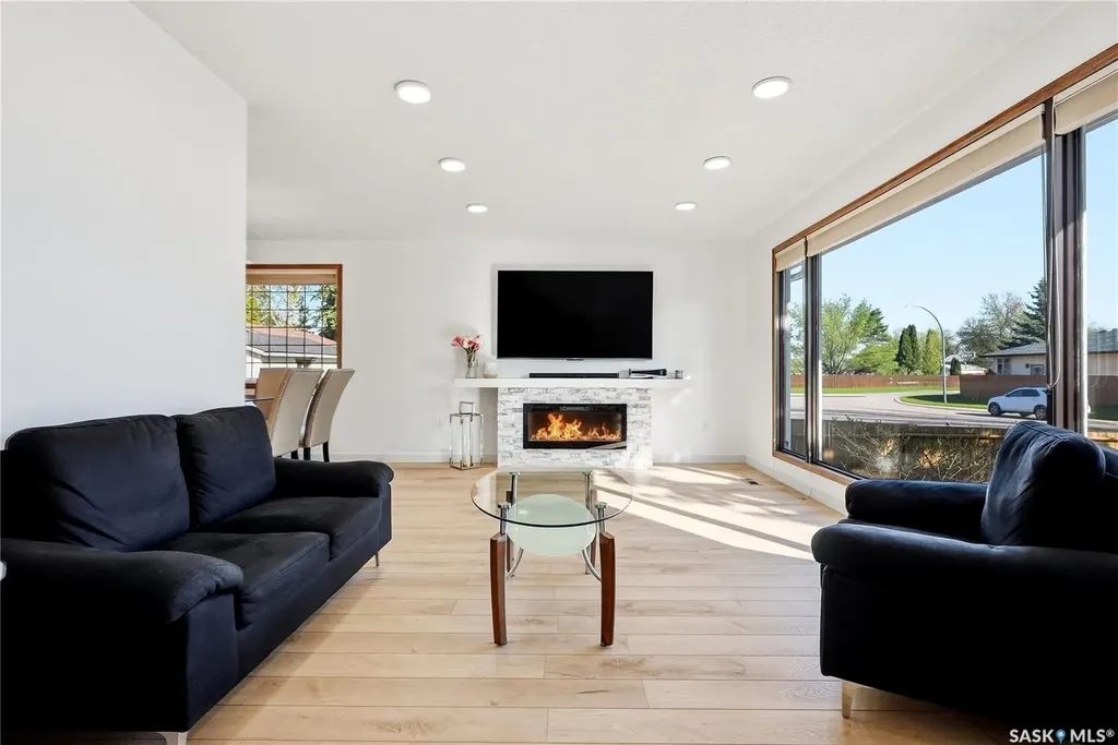 28 Malta Crescent Saskatoon SK S7L 3W1