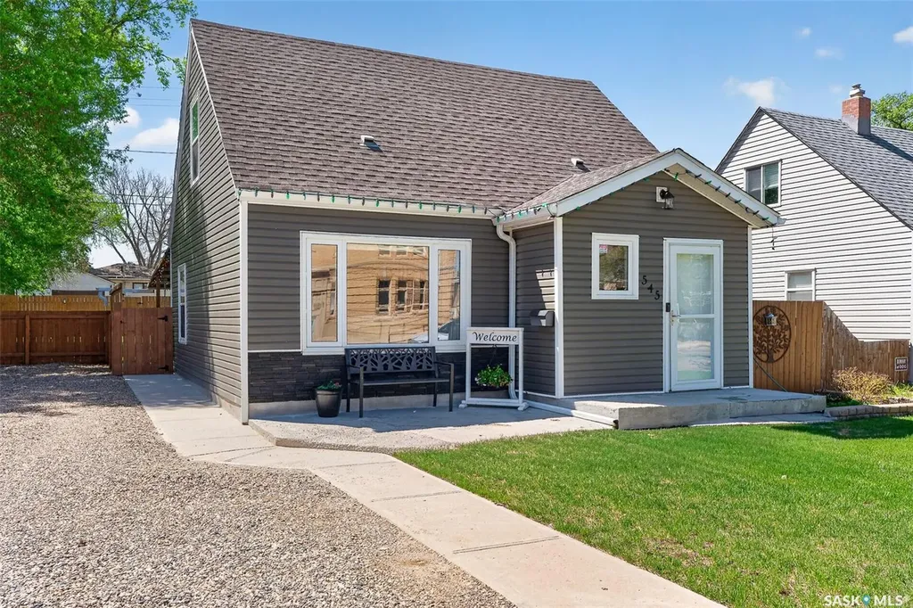 545 Coteau Street W Moose Jaw SK S6H 5E3