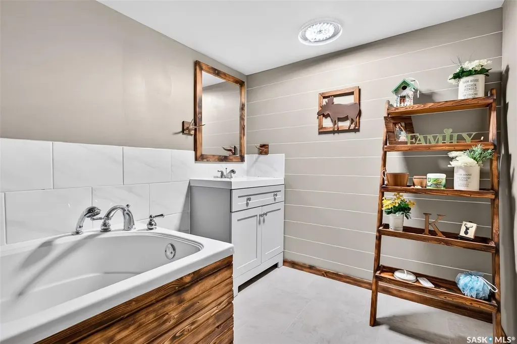545 Coteau Street W Moose Jaw SK S6H 5E3
