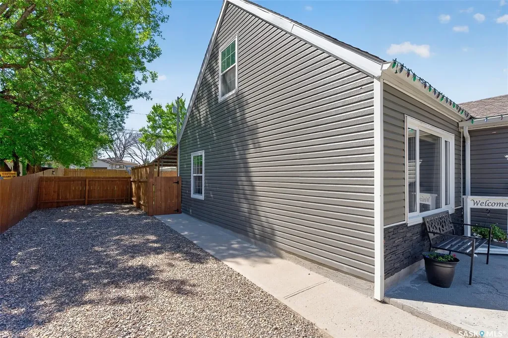 545 Coteau Street W Moose Jaw SK S6H 5E3