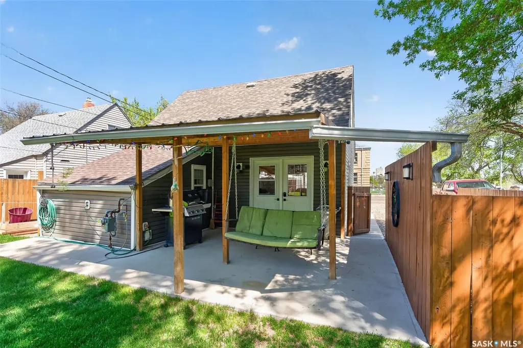 545 Coteau Street W Moose Jaw SK S6H 5E3
