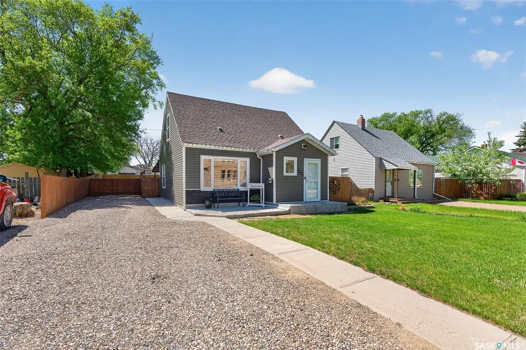 545 Coteau Street W Moose Jaw SK S6H 5E3