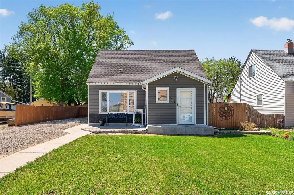 545 Coteau Street W Moose Jaw SK S6H 5E3