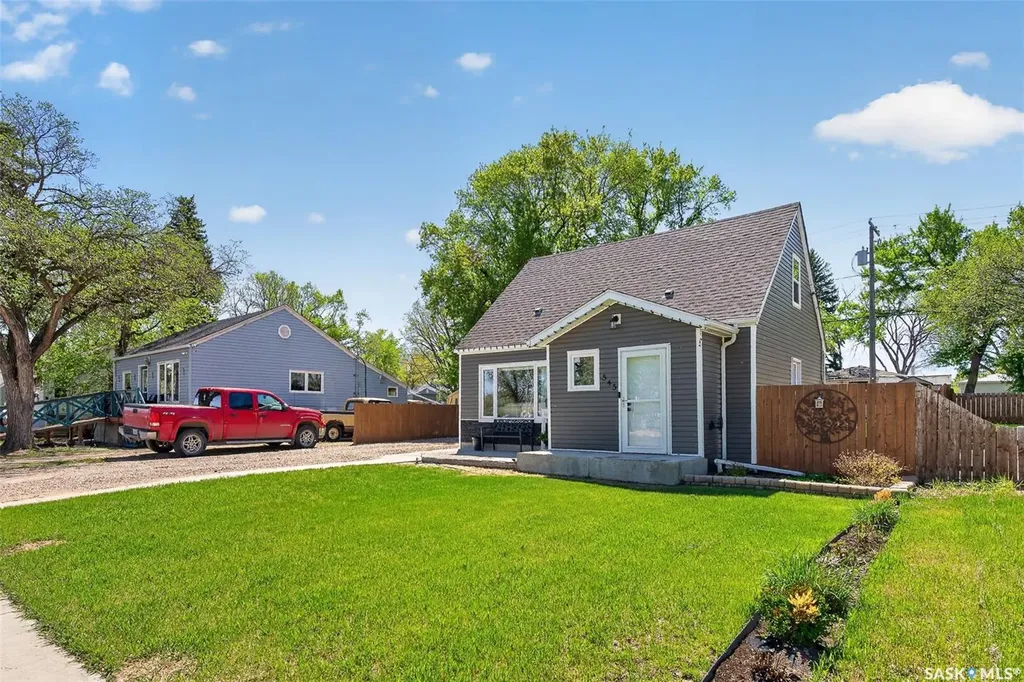 545 Coteau Street W Moose Jaw SK S6H 5E3