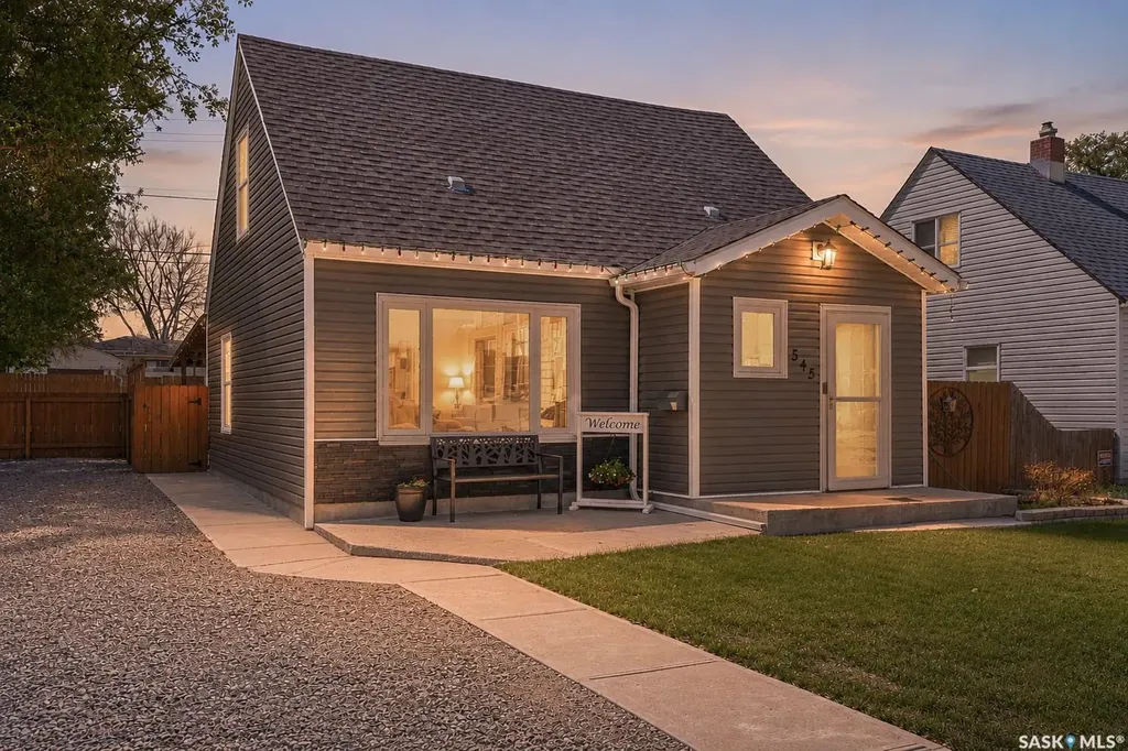 545 Coteau Street W Moose Jaw SK S6H 5E3