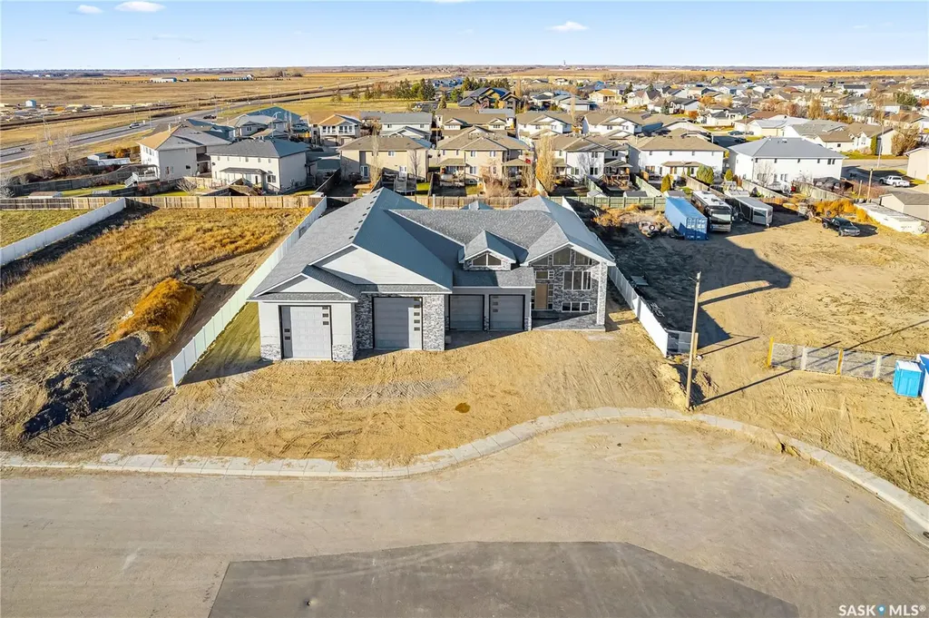 8 Loewen Court Warman SK S0K 1A0