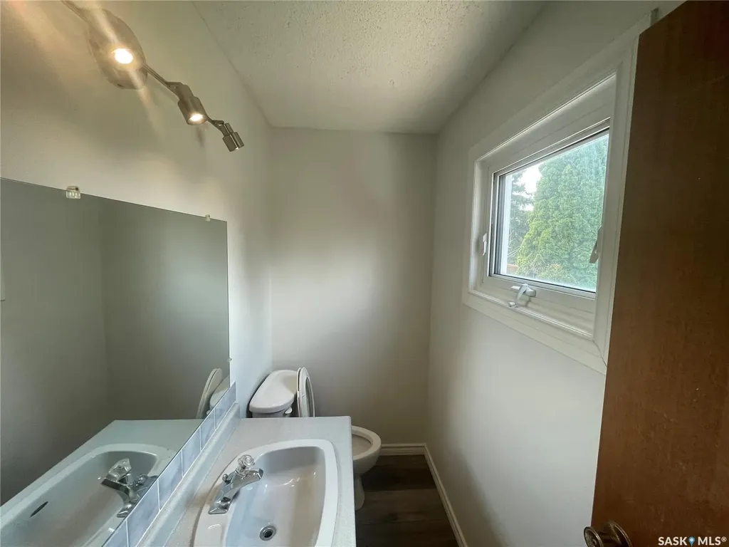 1510 Mckercher Drive Saskatoon SK S7H 5J9