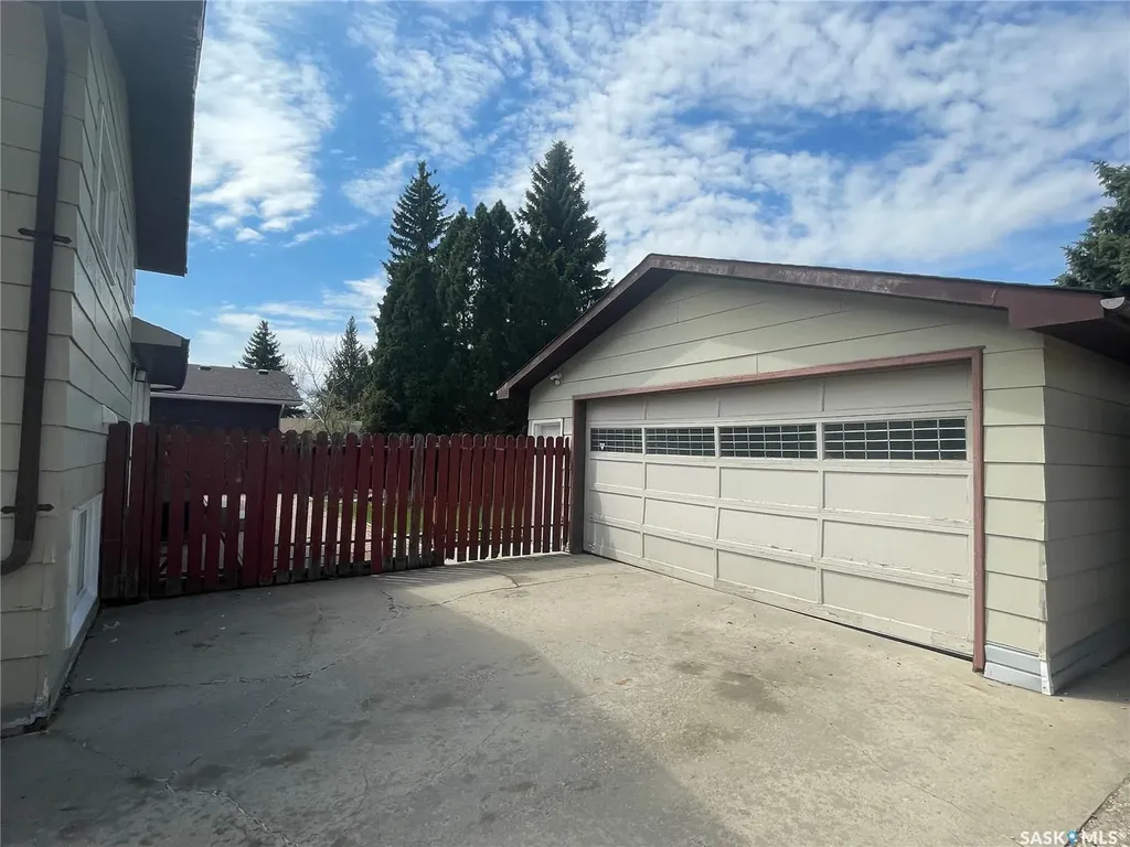 1510 Mckercher Drive Saskatoon SK S7H 5J9