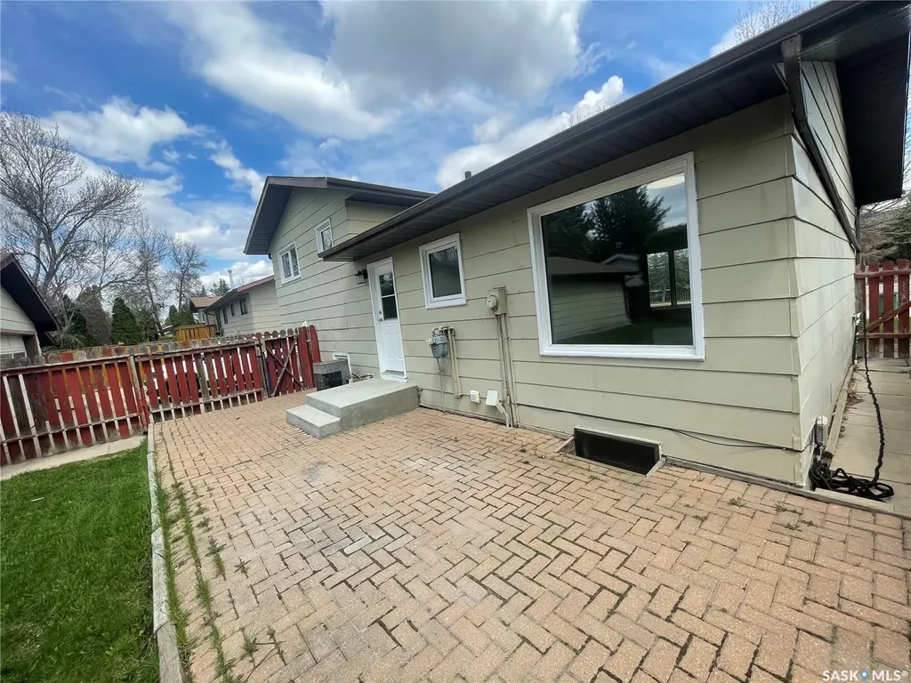 1510 Mckercher Drive Saskatoon SK S7H 5J9