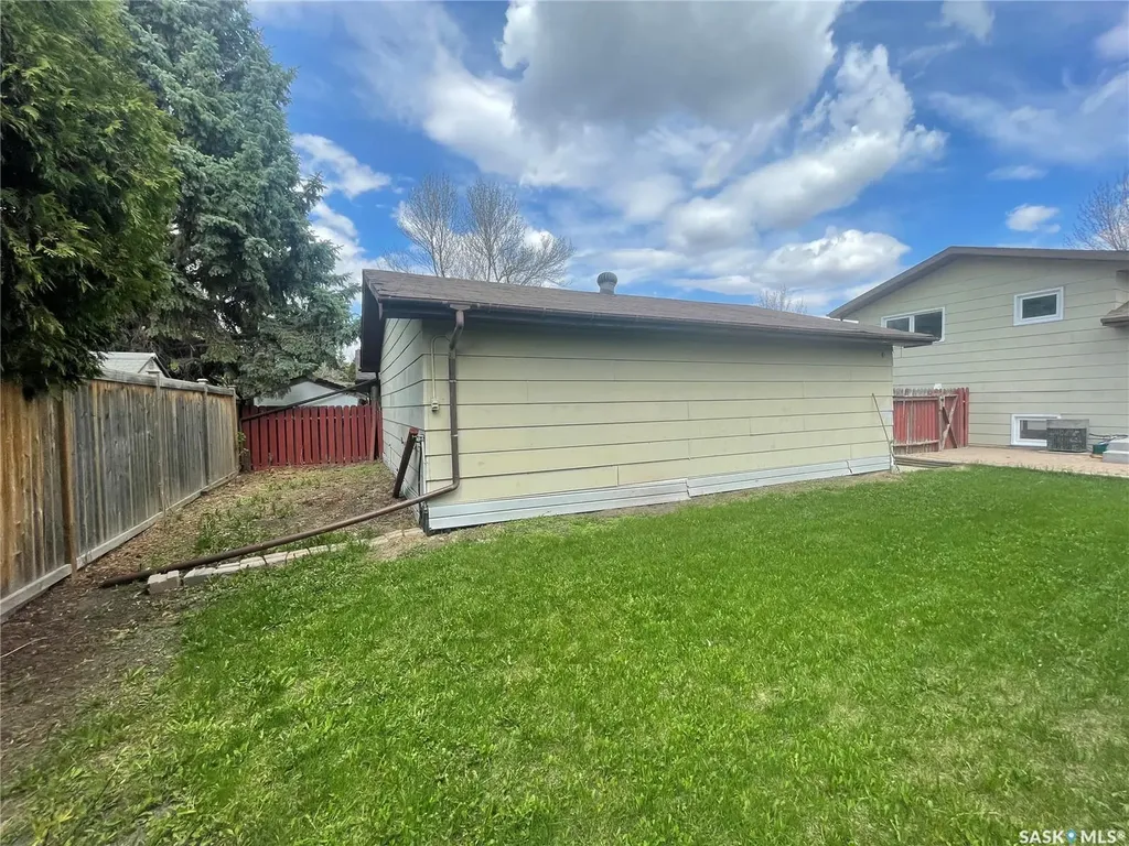 1510 Mckercher Drive Saskatoon SK S7H 5J9