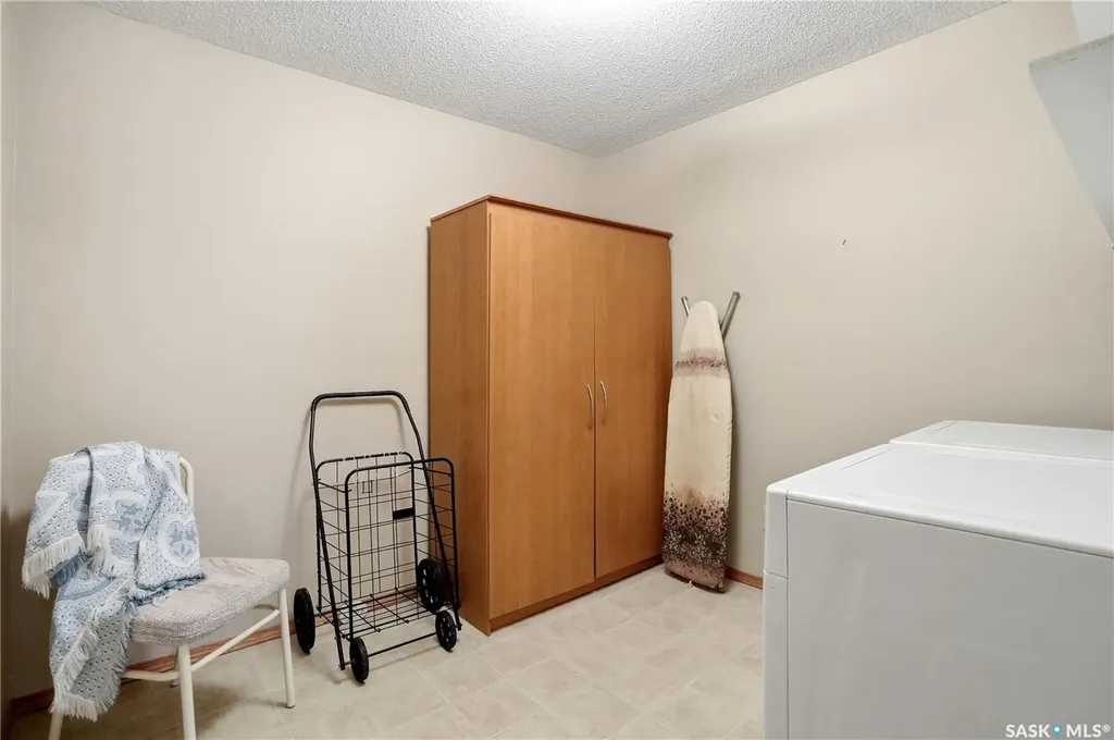 960 Assiniboine Avenue E Regina SK S4V 2P8